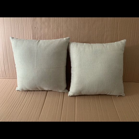 Throw pillows - Picture 2 of 2